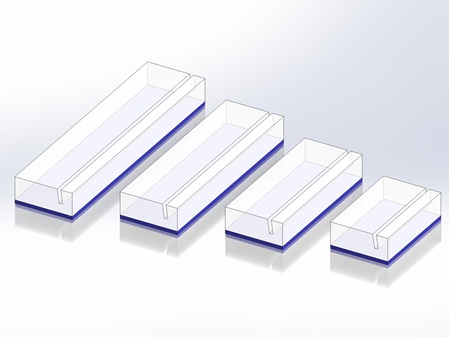 CAD-Modell von Acrylglashaltern für Menükarten. Die Deckschicht ist farblos, darunter eine deckende blaue Schicht. Das Modell zeigt verschiedene Längen.